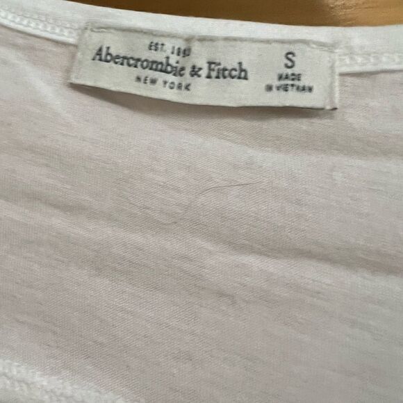 (NWT) Abercrombie & Fitch white v neck tee size small - Picture 3 of 5